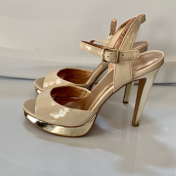 BCBG Shoes - Cream BCBG sandals